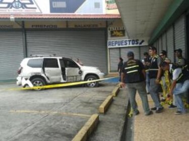 Familiares de víctimas de tiroteo interpondrán demanda contra policías
