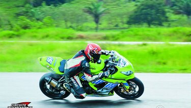 Pinilla y Lee dominan la pista