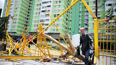 Militares irrumpen en edificios, disparan canicas y tiran gases