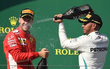 Sebastian Vettel sigue en persecución de Hamilton en Singapur
