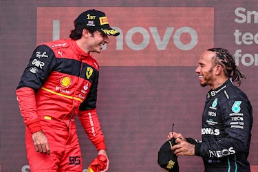 Hamilton será a partir de 2025 piloto de Ferrari