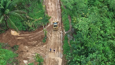 Avanza la rehabilitación de caminos en la cuenca del río Indio