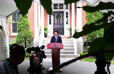 Trudeau se disculpa y no descarta pesquisa criminal por tumbas indígenas en Canadá