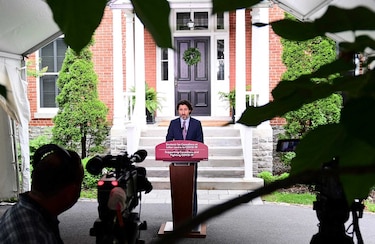 Trudeau se disculpa y no descarta pesquisa criminal por tumbas indígenas en Canadá