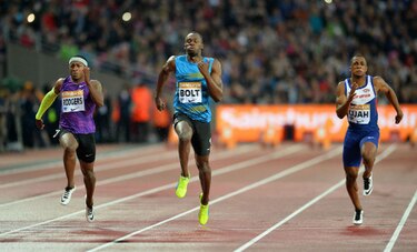 Usain Bolt regresa y se impone en los 100 metros