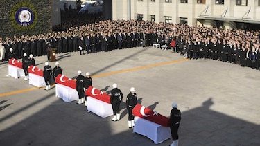 Turquía, de luto tras el doble atentado de Estambul