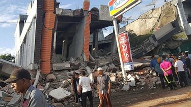 Al menos 41  muertos en el sismo de Indonesia