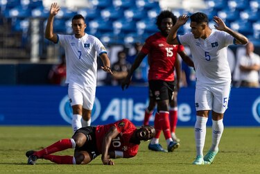 El Salvador clasifica y México alza la voz en la Copa Oro