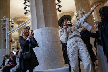 Fotos: El Park Güell de Barcelona acoge hoy el desfile de la colección Crucero 2025 de Louis Vuitton