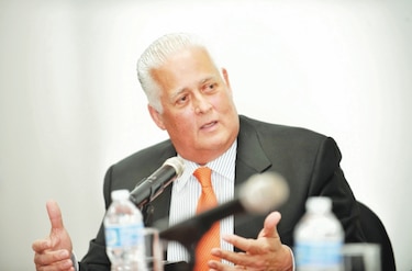 Ministerio de Salud justifica vacunación VIP a Ernesto Pérez Balladares en su residencia