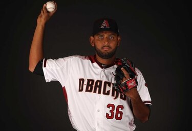Arizona coloca a Enrique Burgos en lista de ‘por asignar’