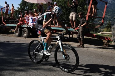 Poels gana en el Mont Blanc, Vingegaard conserva el amarillo y Rodríguez, el podio