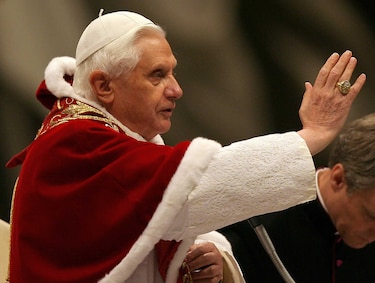 Benedicto XVI pide ‘perdón’ a víctimas de abusos, pero niega haber encubierto a sacerdotes