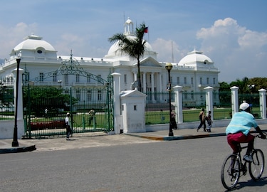 Presuntos delincuentes son abatidos en Haití durante un ataque al Palacio Nacional