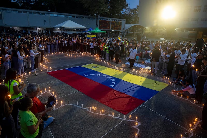 Suben a 3,535 los fallecidos y a 16,740 los heridos por los terremotos en Venezuela