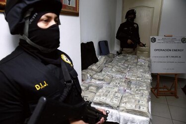 Honduras suspende a agentes por millonario decomiso en Panamá
