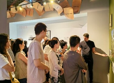 Delegación china recorre el Museo del Canal