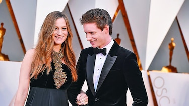 Eddie Redmayne y su esposa Hannah, padres de una niña