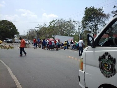 Precaristas cierran la vía Panamericana en Chepo