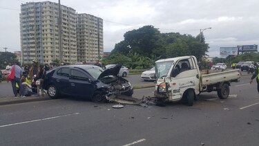 Triple colisión deja 22 heridos en Avenida de los Mártires