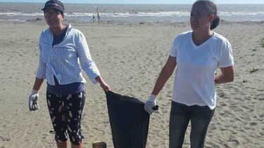 Recogen 18 toneladas de basura en playa santeña
