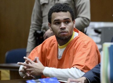 Chris Brown admite violar su libertad condicional