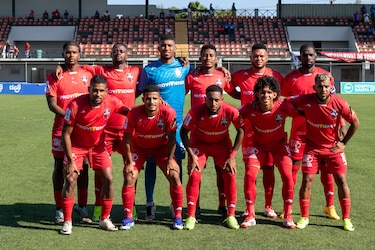 San Francisco golea al líder Universitario y se mete a playoffs