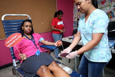 Colaboradores de Corporación La Prensa donan su sangre