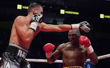 Boxeador Stevenson sigue en coma inducido