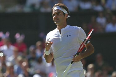 Federer y Murray avanzan en Wimbledon; cae la campeona Kvitova