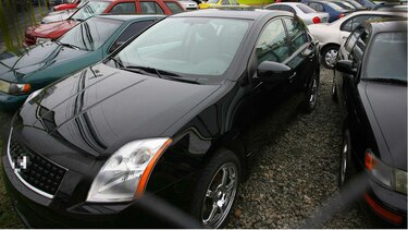 Defienden negocio de carros usados