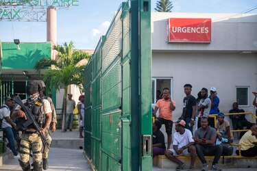 Las bandas armadas vuelven a sembrar el terror en Haití; dos periodistas mueren tras ataque a un hospital