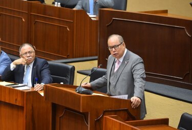 Enrique Lau Cortés plantea someter a concurso los puestos gerenciales de la CSS 