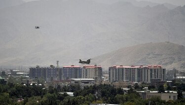 Estados Unidos y talibanes buscan allanar camino a la paz