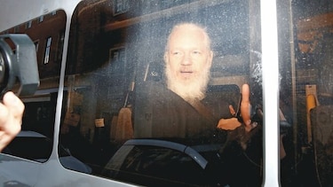 De conspiración acusa EU a Julian Assange