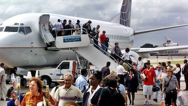 EU y Cuba restablecerán servicio aéreo regular tras medio siglo