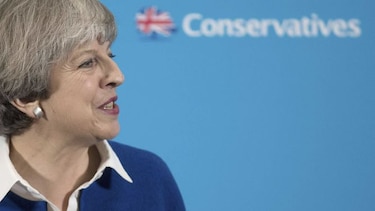 Theresa May vuelve a centrarse en el 'brexit', en plena caída en los sondeos