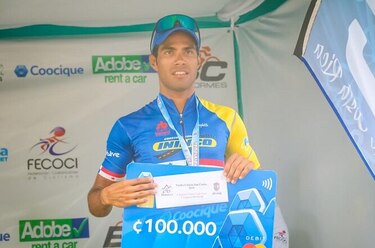 Ciclistas panameños destacan en la Vuelta a San Carlos de Costa Rica