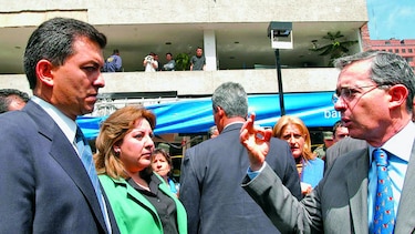 Fiscalía acusa a exembajador de Colombia en la OEA de ser espía