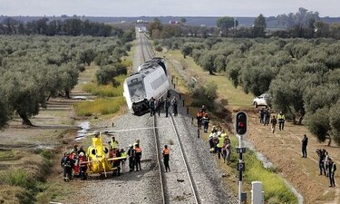 Descarrilamiento de un vagón de tren deja 27 heridos en España