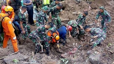 Al menos 59 muertos en Indonesia por inundaciones y deslizamientos