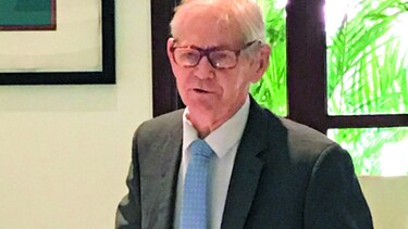Distinguen labor de Richard Cooke