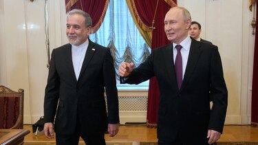 El yate de lujo del hombre más rico de Rusia que sí puede navegar por el estrecho de Ormuz pese al bloqueo de Irán