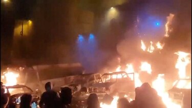 El líder supremo de Irán acusa a los manifestantes de ‘complacer’ a Trump mientras las protestas se intensifican en el país