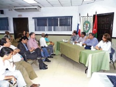 Comerciantes llaman a la resistencia civil