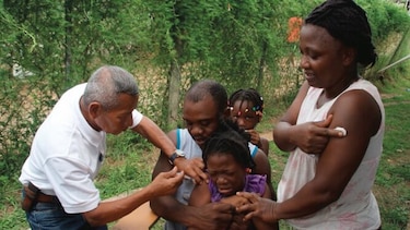 Migrantes del albergue La Peñita reciben atención médica durante gira de salud del Minsa y la Cruz Roja