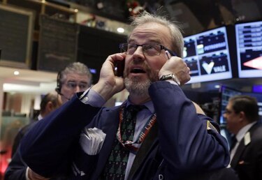 Wall Street abre con leve alza tras fuerte dato de crecimiento económico en EU