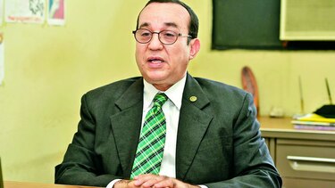 ‘Un rector no necesita asesores’