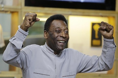 Médicos aseguran que condición de Pelé mejora