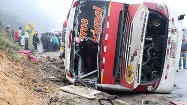 Nuevo accidente de autobús deja 11 muertos en Ecuador